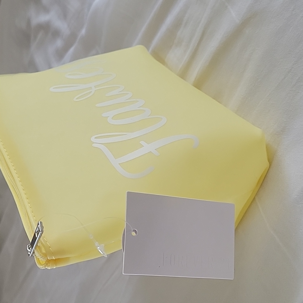 ✨️ "Flawless" make-up bag, NWT☀️🎉 - Picture 3 of 8